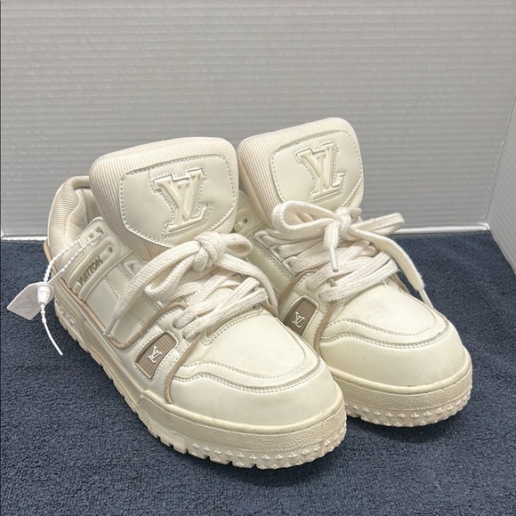 L.ouis Vuitton white Sneakers - Picture 1 of 5